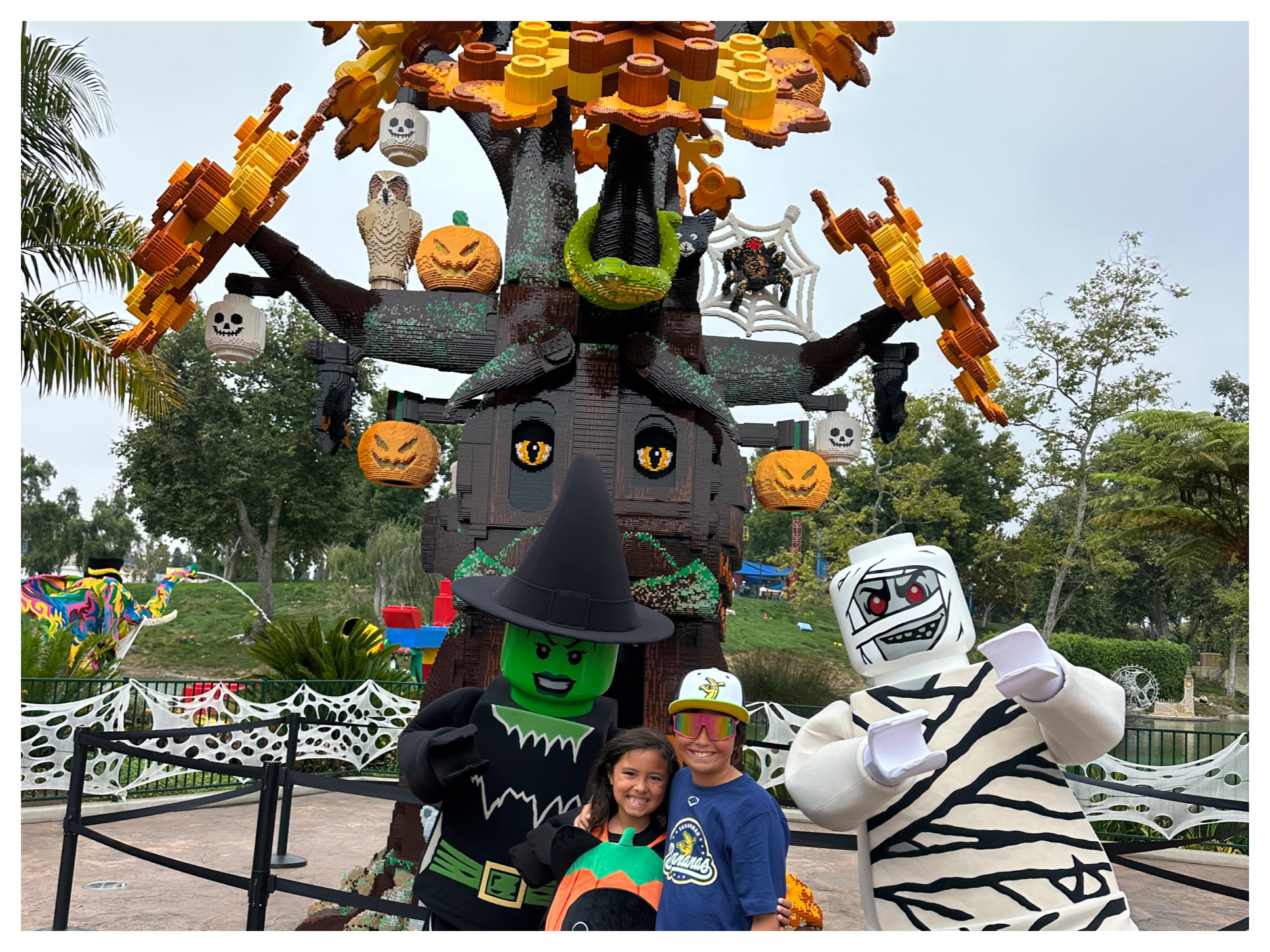 モエコレプラス 1/8 イムカ+モエコレプラス 1/8 リエラ+ピンバッジ LEGOLAND® California's Brick-or-Treat: Dates, Tickets & What to